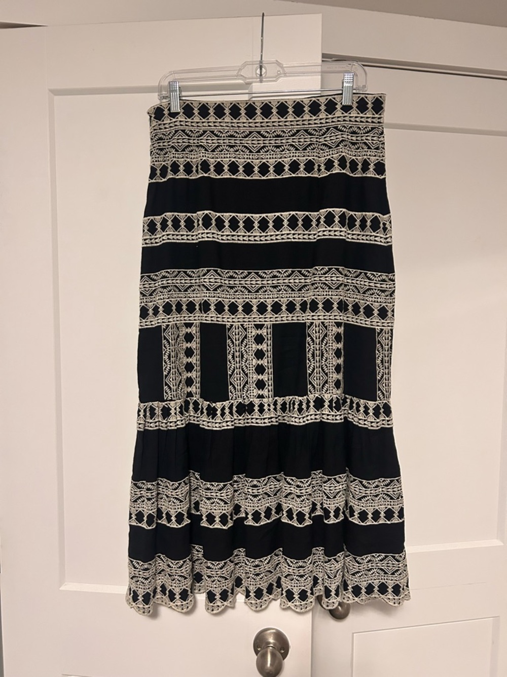 Zara Black White Embroidered
Midi Skirt With Ruffled Hem